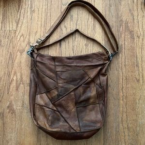 Day & mood tan leather purse, with shoulder strap, or a Crossbody strap.